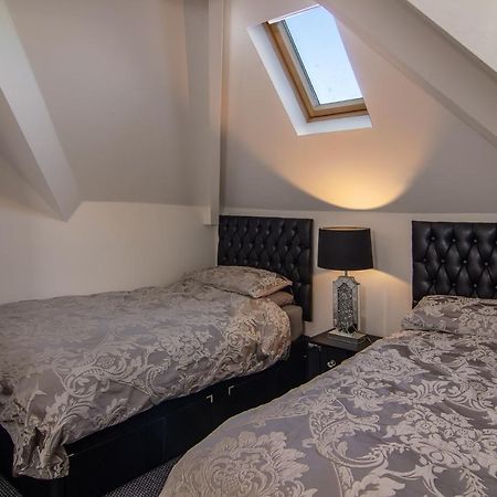 Stunning Church Conversion Close To The Tower Blackpool Exterior foto