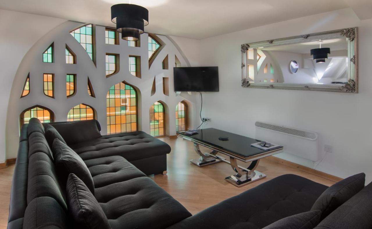 Stunning Church Conversion Close To The Tower Blackpool Exterior foto